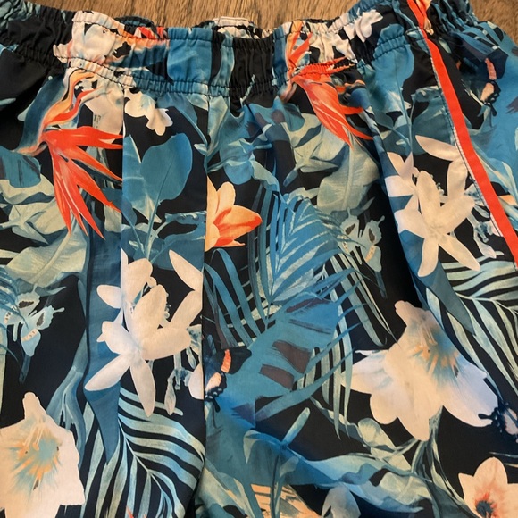 Xersion Blue and Orange Athletic Shorts Vibrant Design - Picture 2 of 4